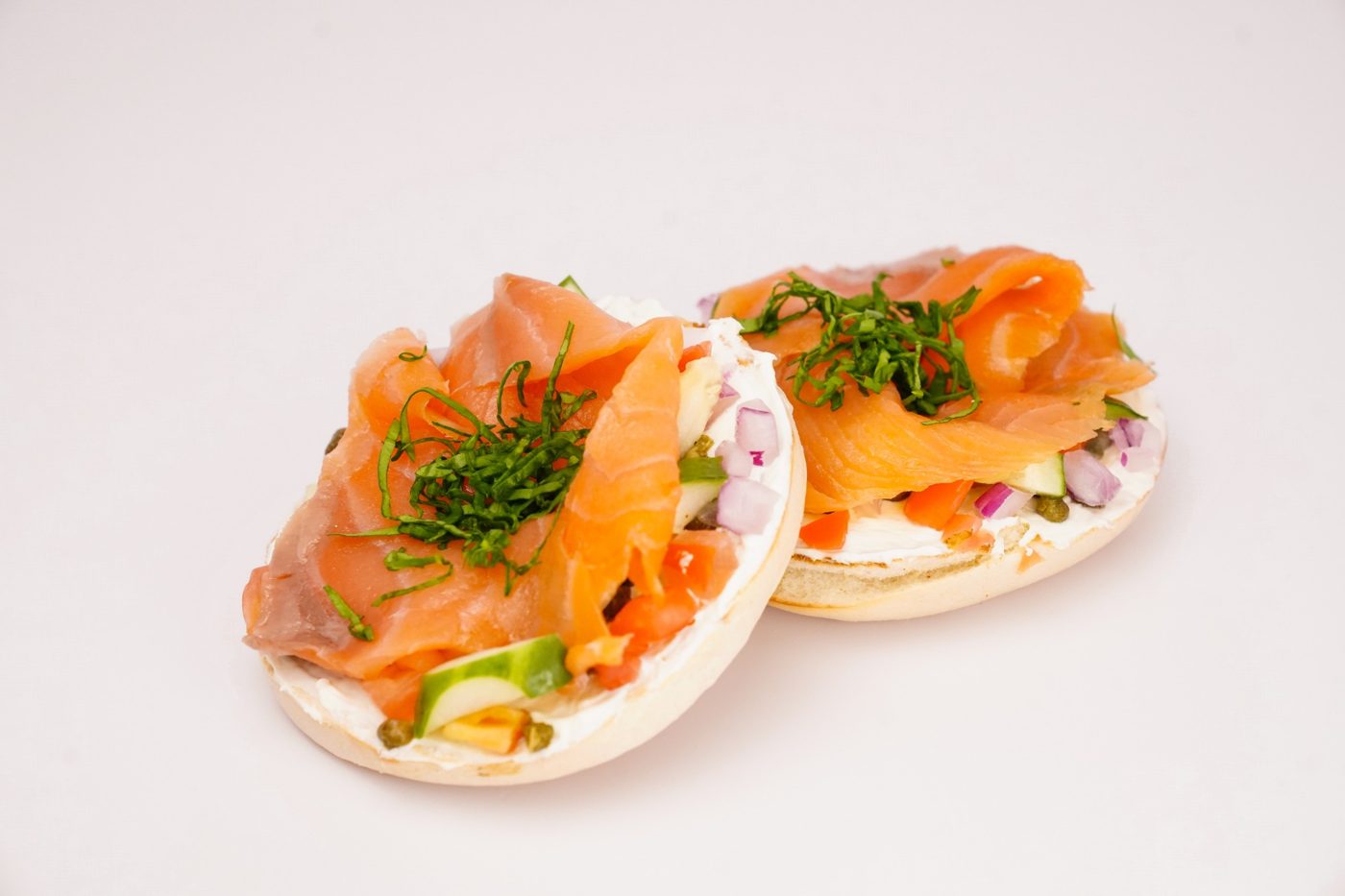 Smoked salmon bagel with cream cheese, capers and red onion